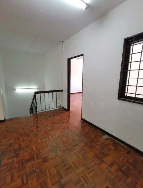 2-storey Terraced House for Sale in Taman Bukit Serdang (Seri Kembangan) - Lily Siow - 2nd Family Hall - upstairs - PropertyGuru.com.my