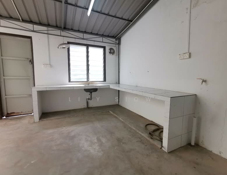 2-storey Terraced House for Sale in Taman Bukit Serdang (Seri Kembangan) - Lily Siow - Kitchen - PropertyGuru.com.my