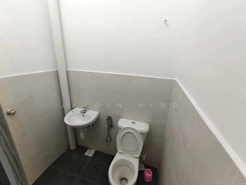 2-storey Terraced House for Sale in Taman Scientex Rawang (Rawang) - Jayden Heng - Bathroom - PropertyGuru.com.my