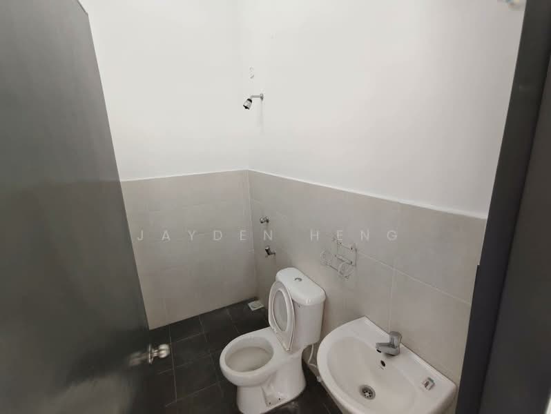 2-storey Terraced House for Sale in Taman Scientex Rawang (Rawang) - Jayden Heng - Bathroom - PropertyGuru.com.my