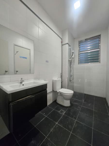 Semi-Detached House for Sale in Sri Pulai Perdana 2 (Skudai) - Queena Thye - Bathroom - PropertyGuru.com.my