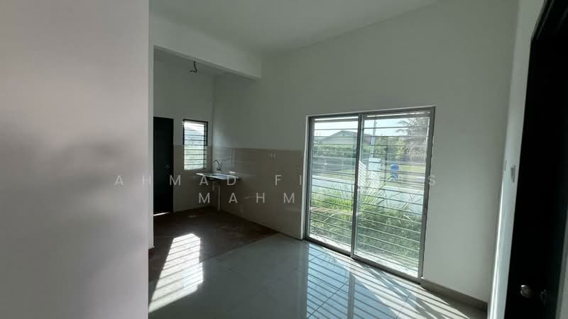 Semi-Detached House for Sale in Pulau Carey (Selangor) - Ahmad Firdaus Mahmod - Kitchen - PropertyGuru.com.my