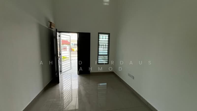 Semi-Detached House for Sale in Pulau Carey (Selangor) - Ahmad Firdaus Mahmod - Entrance - PropertyGuru.com.my