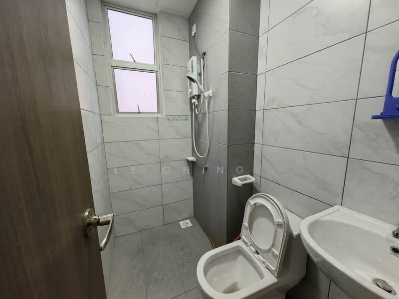 Servis Apartment untuk Disewa di SKS Habitat - Le Ching . - Bathroom - PropertyGuru.com.my