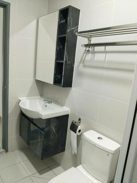 Service Residence for Sale at Meridin Bayvue Serviced Apartment - Jennifer Ng - Bathroom - PropertyGuru.com.my