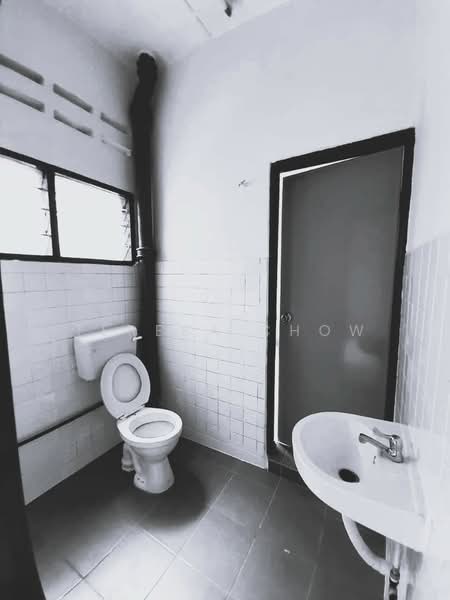 2-storey Terraced House for Sale in Seksyen 17 (Petaling Jaya) - Teresa Chow - Bathroom - PropertyGuru.com.my