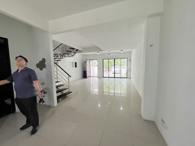 Rumah Teres untuk Dijual di Shah Alam (Selangor) - James Tan - Living Room - PropertyGuru.com.my