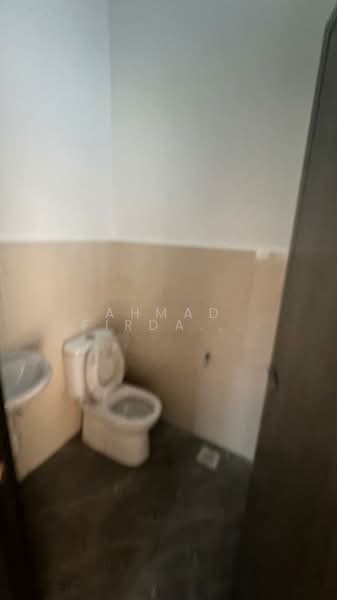 Semi-Detached House for Sale in Pulau Carey (Selangor) - Ahmad Firdaus Mahmod - Bathroom - PropertyGuru.com.my
