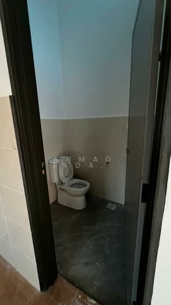 Semi-Detached House for Sale in Pulau Carey (Selangor) - Ahmad Firdaus Mahmod - Bathroom - PropertyGuru.com.my