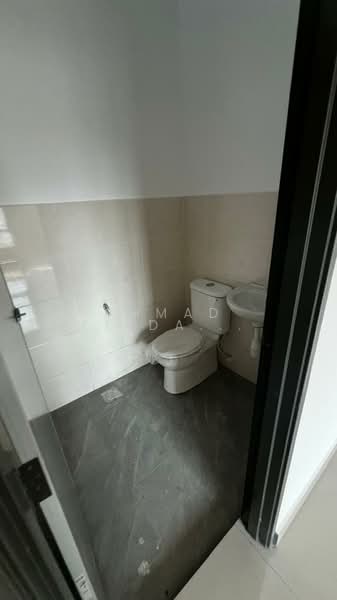 Semi-Detached House for Sale in Pulau Carey (Selangor) - Ahmad Firdaus Mahmod - Bathroom - PropertyGuru.com.my