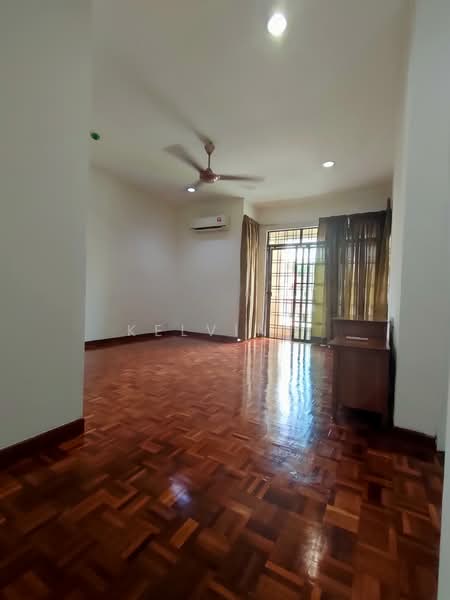 Townhouse for Sale in Petaling Jaya (Selangor) - Kelvin . - Living Room - PropertyGuru.com.my