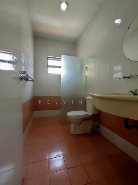 Townhouse for Sale in Petaling Jaya (Selangor) - Kelvin . - Bathroom - PropertyGuru.com.my