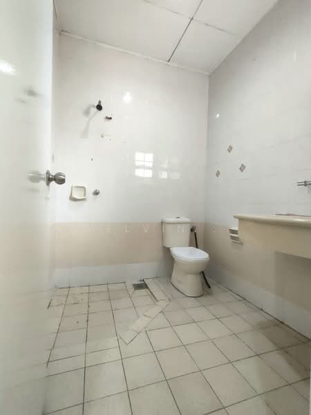 Townhouse for Sale in Petaling Jaya (Selangor) - Kelvin . - Bathroom - PropertyGuru.com.my