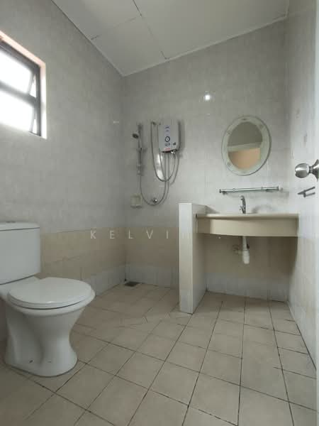 Townhouse for Sale in Petaling Jaya (Selangor) - Kelvin . - Bathroom - PropertyGuru.com.my