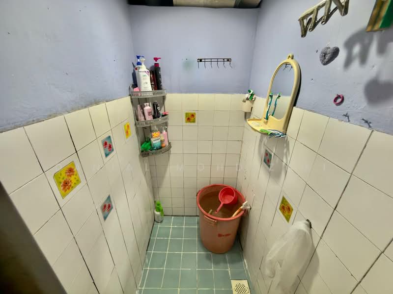 Pangsapuri untuk Dijual di Saujana Ria / Sri Saujana - Danial Mohd Zaki - Bathroom - PropertyGuru.com.my