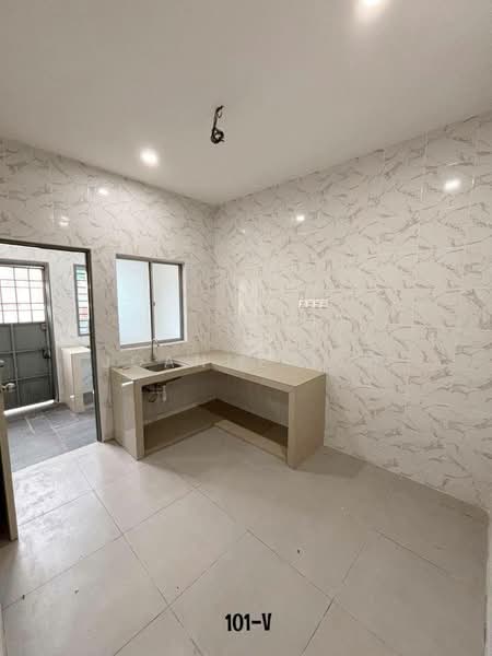 2.5-storey Terraced House for Sale in Port Klang (Pelabuhan Klang) (Selangor) - Joanne Lim - Kitchen - PropertyGuru.com.my