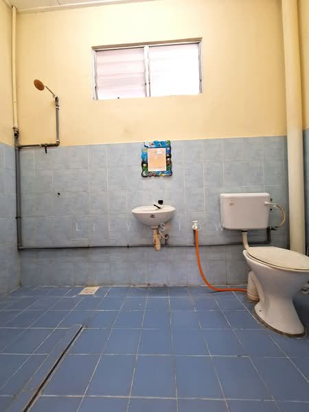 1-storey Terraced House for Sale in Bandar Putra Permai (Seri Kembangan) - Lily Siow - Bathroom - PropertyGuru.com.my