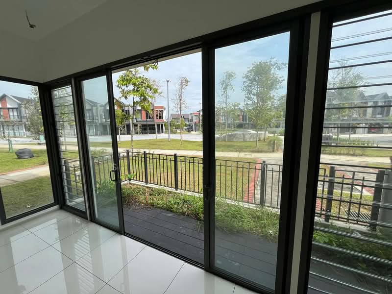 Rumah Teres untuk Dijual di Shah Alam (Selangor) - Sue Arifin - Balcony - PropertyGuru.com.my