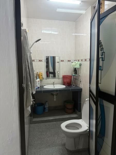 Rumah Berkembar untuk Dijual di Taman Megah Ria (Masai) - Nico Chong - Bathroom - PropertyGuru.com.my