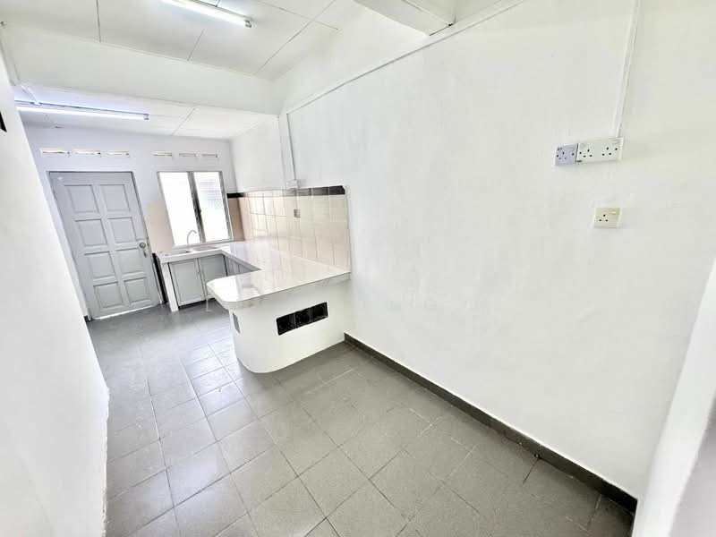 2-storey Terraced House for Sale in Desa Paya Mengkuang (Gelang Patah) - Le Ching . - Kitchen - PropertyGuru.com.my