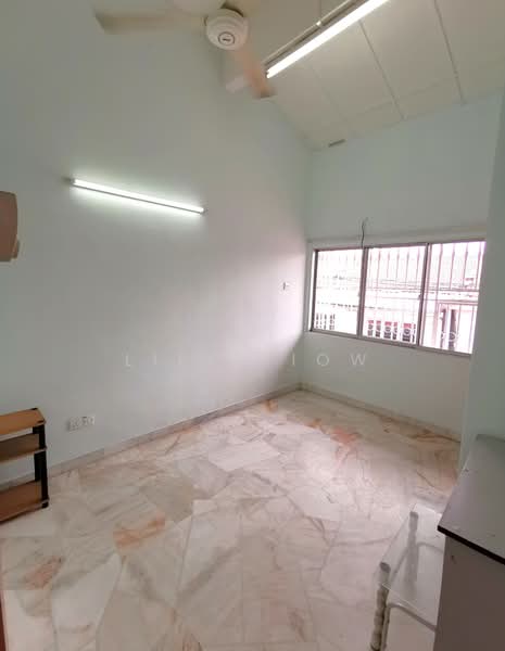 2-storey Terraced House for Sale in Taman Bukit Serdang (Seri Kembangan) - Lily Siow - Bedroom  - marble tile - PropertyGuru.com.my