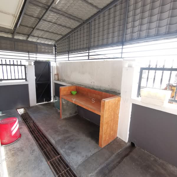 2-storey Terraced House for Sale in Taman Bukit Serdang (Seri Kembangan) - Lily Siow - Exterior - PropertyGuru.com.my