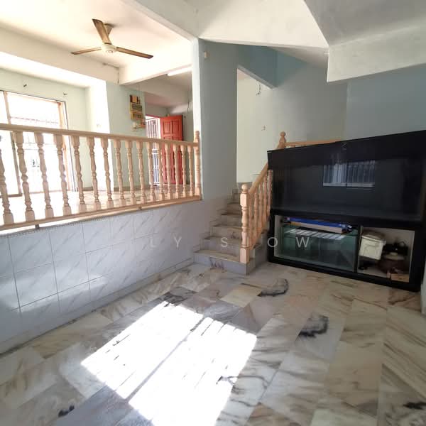 2-storey Terraced House for Sale in Taman Bukit Serdang (Seri Kembangan) - Lily Siow - Living/ Dining Area - PropertyGuru.com.my