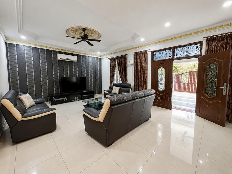 Rumah Teres 2 Tingkat untuk Dijual di Kampung Batu Belah (Klang) - Nabil Hamzah - Living Room - PropertyGuru.com.my
