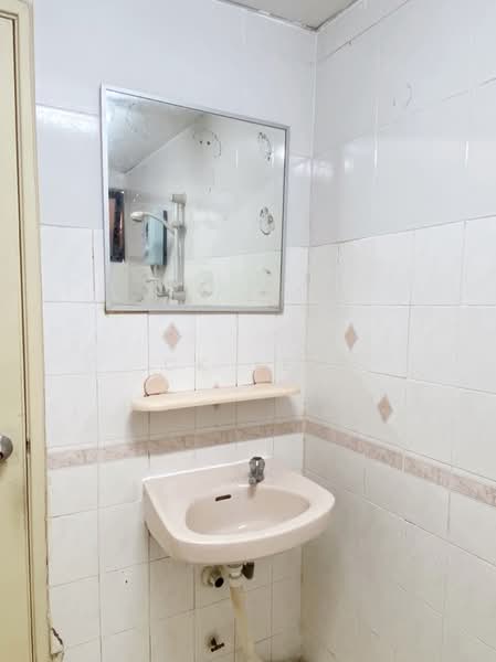 Kondominium untuk Disewa di Vista Komanwel A - CK Yee - Bathroom - PropertyGuru.com.my