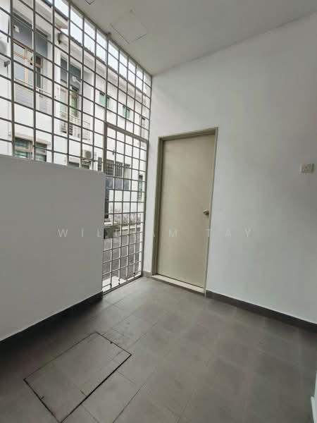 Rumah Teres 2-Tingkat untuk Dijual di Setia Tropika (Johor Bahru) - William Tay - Entrance - PropertyGuru.com.my