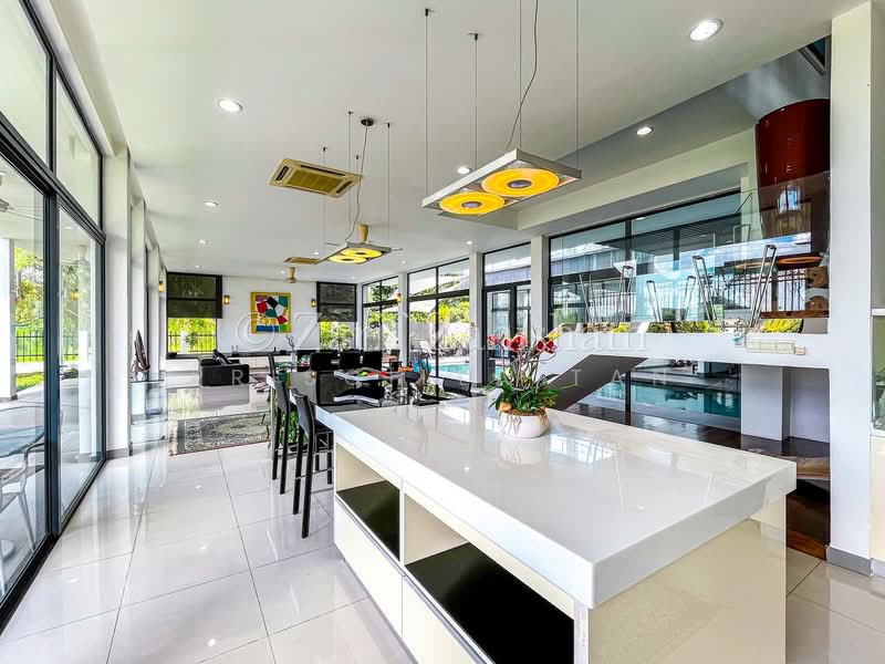 Bungalow for Sale in Mines Resort City (Seri Kembangan) - Priscilla Tan - Living Room - PropertyGuru.com.my