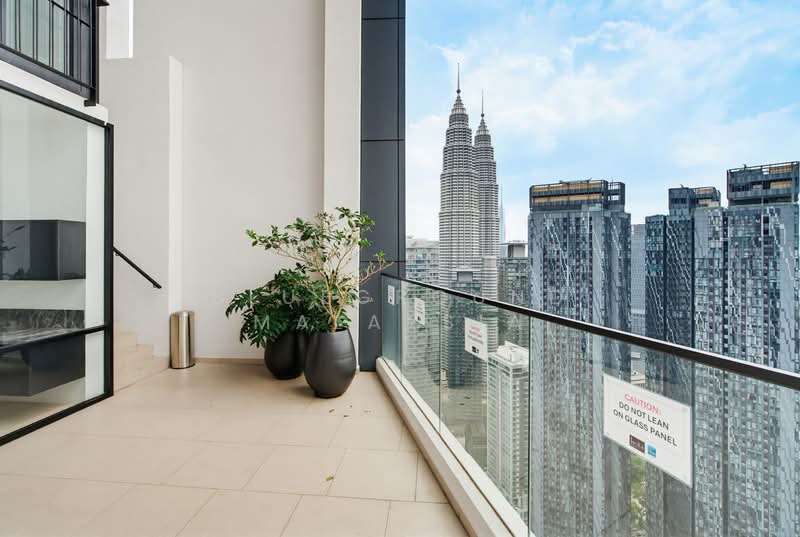 Kondominium untuk Disewa di Isola - Blueground Malaysia - Balcony - PropertyGuru.com.my