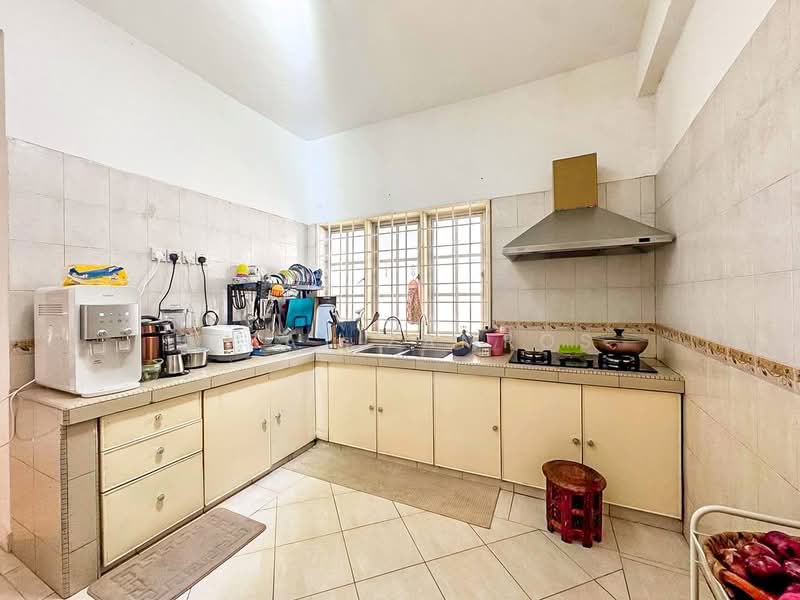 Rumah Teres 2 Tingkat untuk Dijual di Bandar Kinrara Seksyen 2 (Bandar Kinrara) - Izzat Zamros - Kitchen - PropertyGuru.com.my