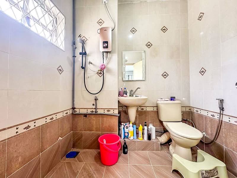 Rumah Teres 2 Tingkat untuk Dijual di Bandar Kinrara Seksyen 2 (Bandar Kinrara) - Izzat Zamros - Bathroom - PropertyGuru.com.my