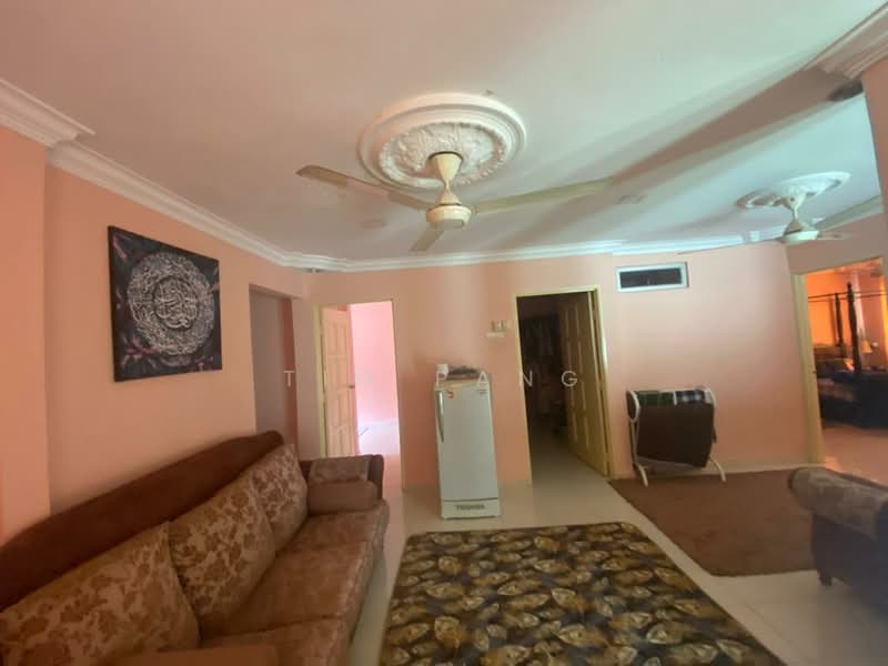 2-storey Terraced House for Sale in Taman Equine (Seri Kembangan) - Tim Pang - Living Room - PropertyGuru.com.my
