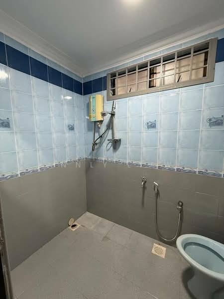 Rumah Teres 2 Tingkat untuk Dijual di Taman Mount Austin (Tebrau) - Annly Liew - Bathroom - PropertyGuru.com.my