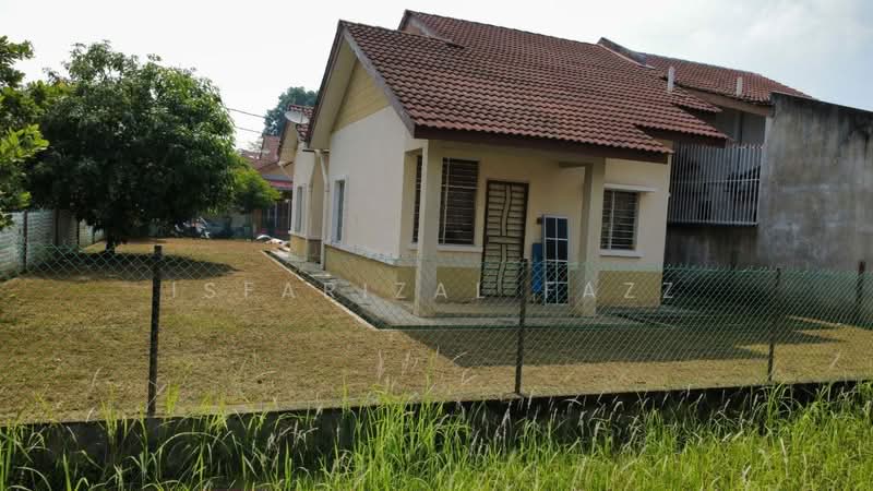 1-storey Terraced House for Sale in Batu Arang (Selangor) - Isfarizal fazz - Exterior - PropertyGuru.com.my
