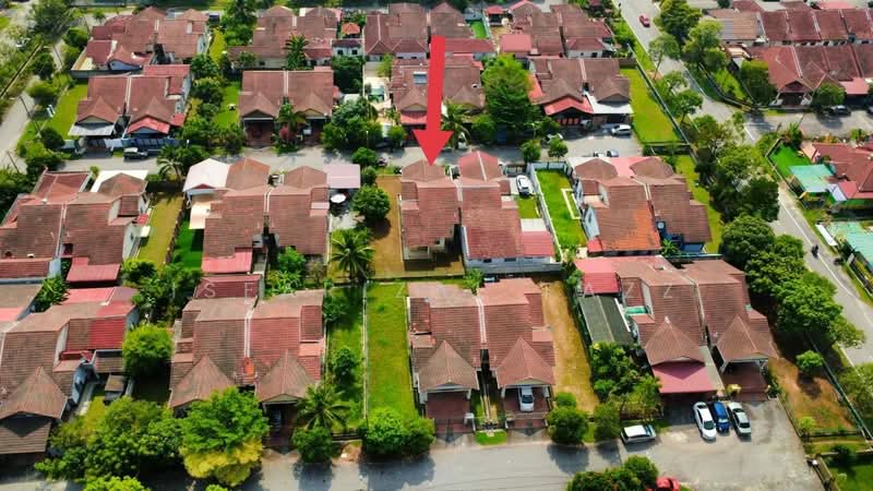 1-storey Terraced House for Sale in Batu Arang (Selangor) - Isfarizal fazz - Exterior - PropertyGuru.com.my