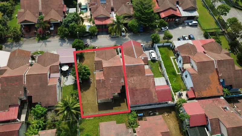 1-storey Terraced House for Sale in Batu Arang (Selangor) - Isfarizal fazz - Exterior - PropertyGuru.com.my