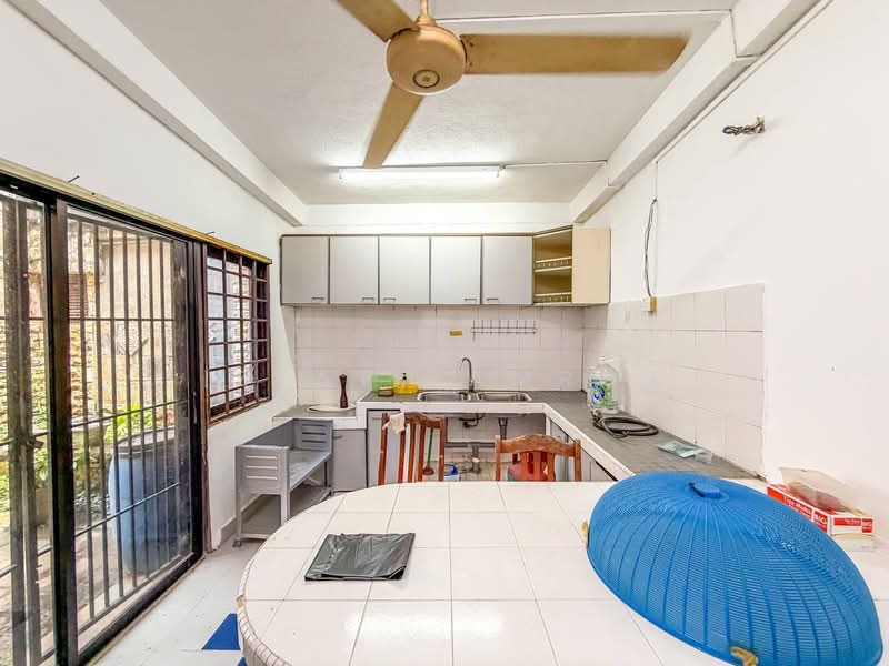 3.5-storey Terraced House for Sale in Ampang Jaya (Ampang) - Izzat Zamros - Kitchen - PropertyGuru.com.my