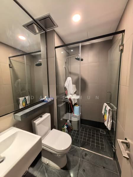Servis Apartment untuk Disewa di Bloomsvale Menara Vista Petaling - David Mun - Bathroom - PropertyGuru.com.my