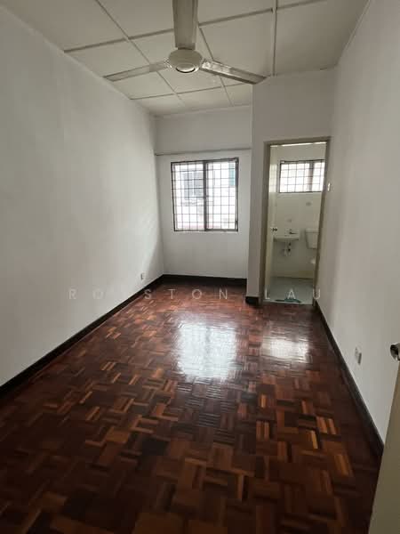 Rumah Teres 2 Tingkat untuk Dijual di Bandar Country Homes (Rawang) - Royston Lau - PropertyGuru.com.my