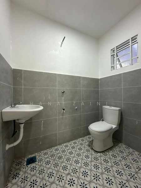 2-storey Terraced House for Sale in Taman Setia (Klang) - Hana Zaini - Bathroom - PropertyGuru.com.my