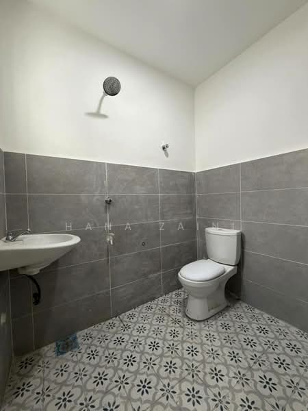 2-storey Terraced House for Sale in Taman Setia (Klang) - Hana Zaini - Bathroom - PropertyGuru.com.my