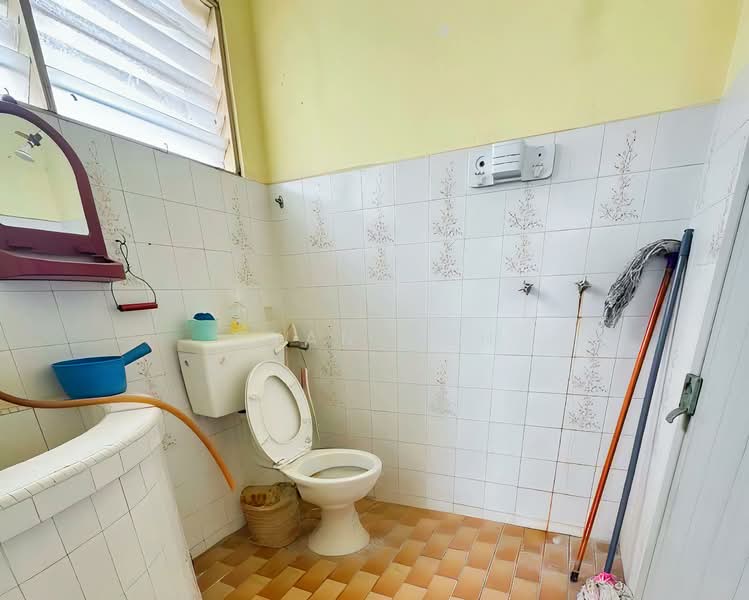 2-storey Terraced House for Sale in Island Glades (Jelutong) - Qyan Goh - Bathroom - PropertyGuru.com.my