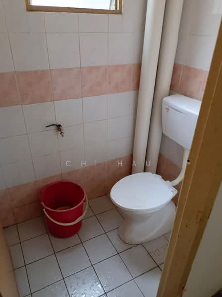 Flat for Sale at Flat PKNS Section 7 - Chi Hau - Bathroom - PropertyGuru.com.my
