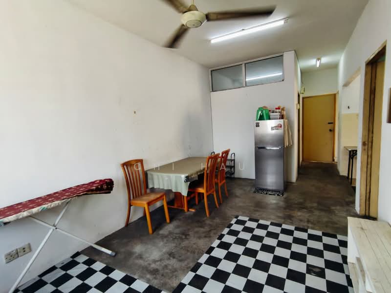 Rumah Flat untuk Dijual di Flat PKNS Section 7 - Chi Hau - Dining Room - PropertyGuru.com.my