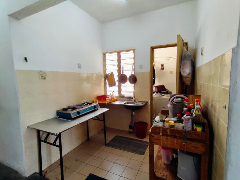 Rumah Flat untuk Dijual di Flat PKNS Section 7 - Chi Hau - Kitchen - PropertyGuru.com.my