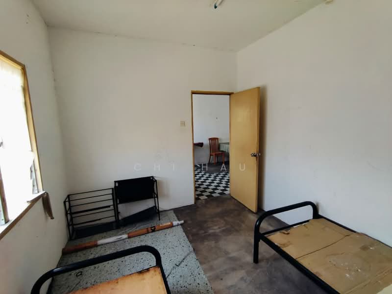 Rumah Flat untuk Dijual di Flat PKNS Section 7 - Chi Hau - Bedroom - PropertyGuru.com.my