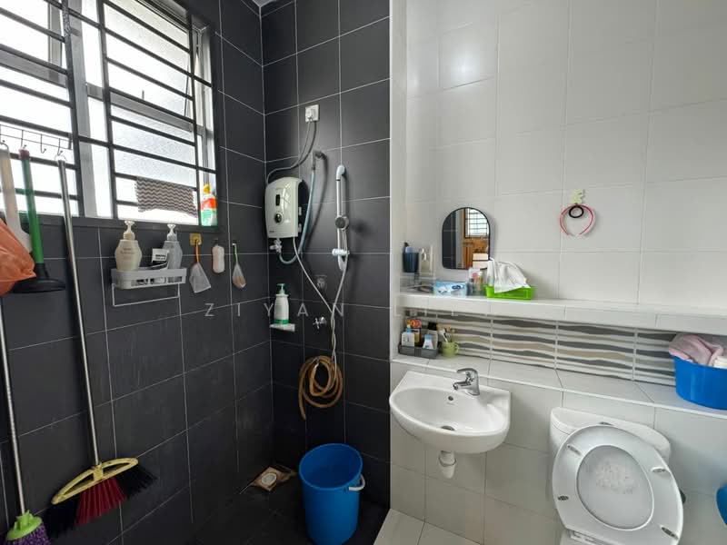 Rumah Teres 2 Tingkat untuk Dijual di Taman Setia Indah (Tebrau) - Ziyan Liew - Bathroom - PropertyGuru.com.my